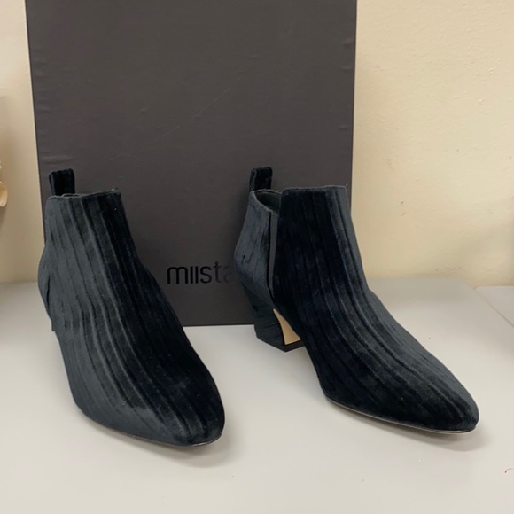 Miista Black Velvet booties perfect for fall ! - Picture 1 of 6